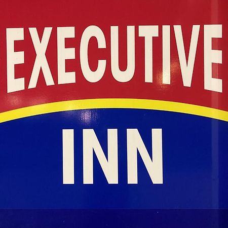 Executive Inn McPherson Екстериор снимка