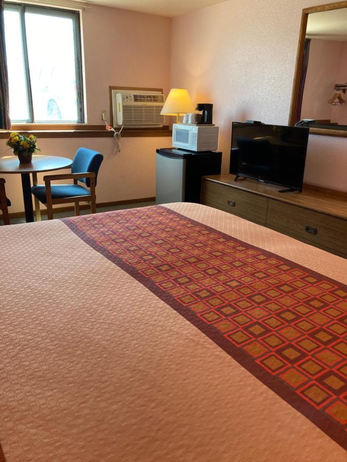 Executive Inn McPherson Екстериор снимка