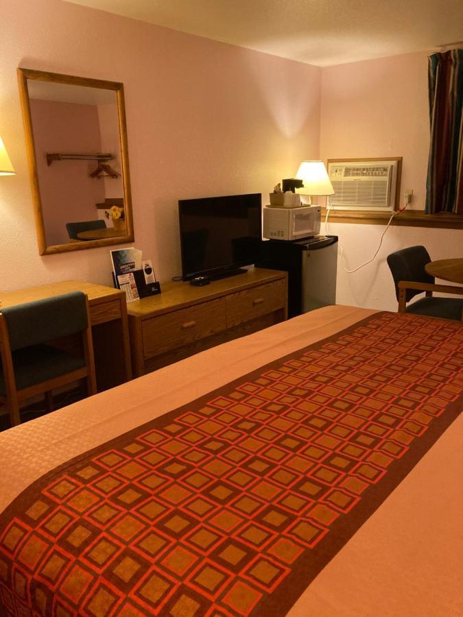 Executive Inn McPherson Екстериор снимка