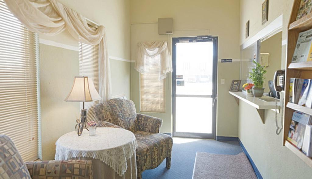 Executive Inn McPherson Екстериор снимка