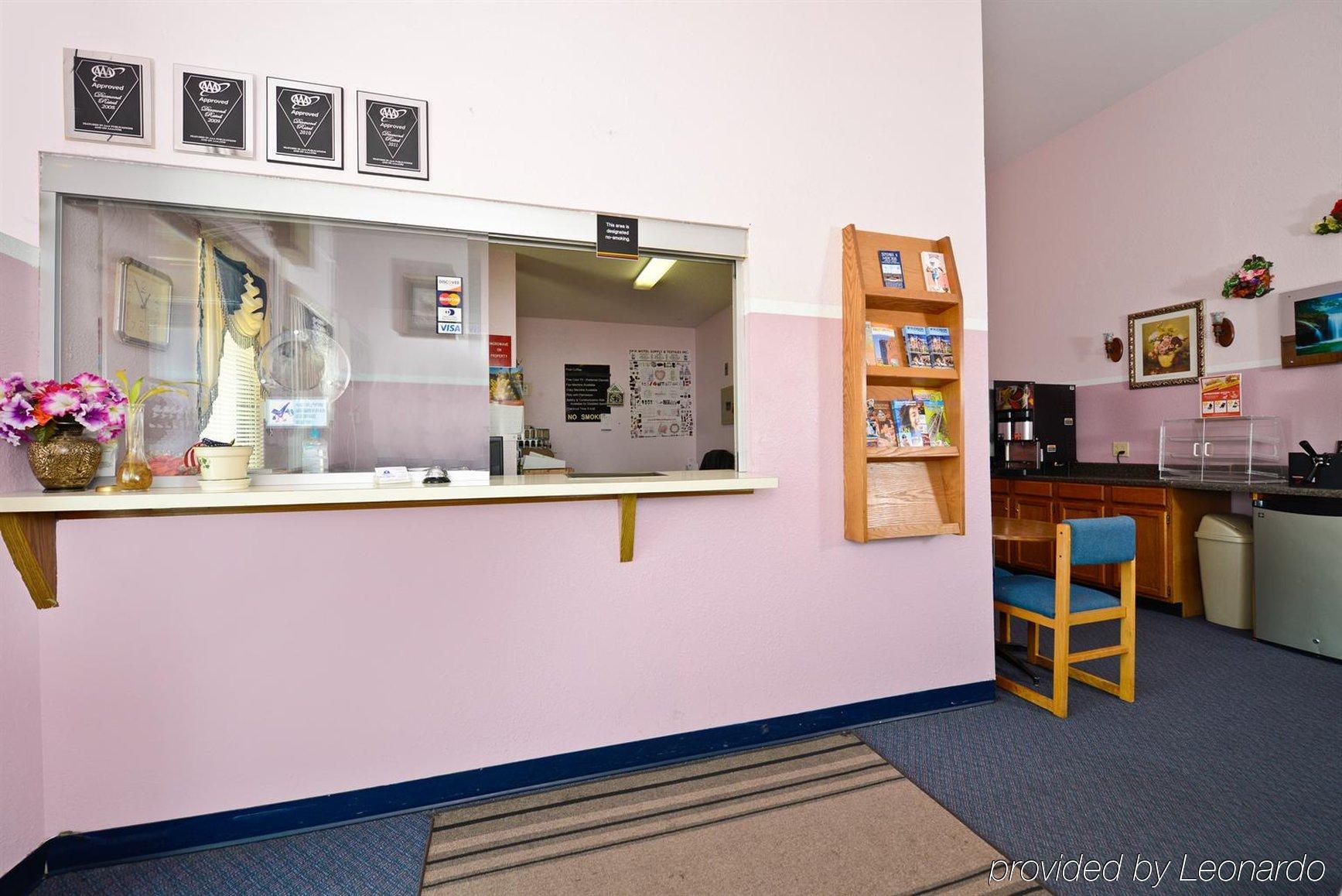 Executive Inn McPherson Интериор снимка