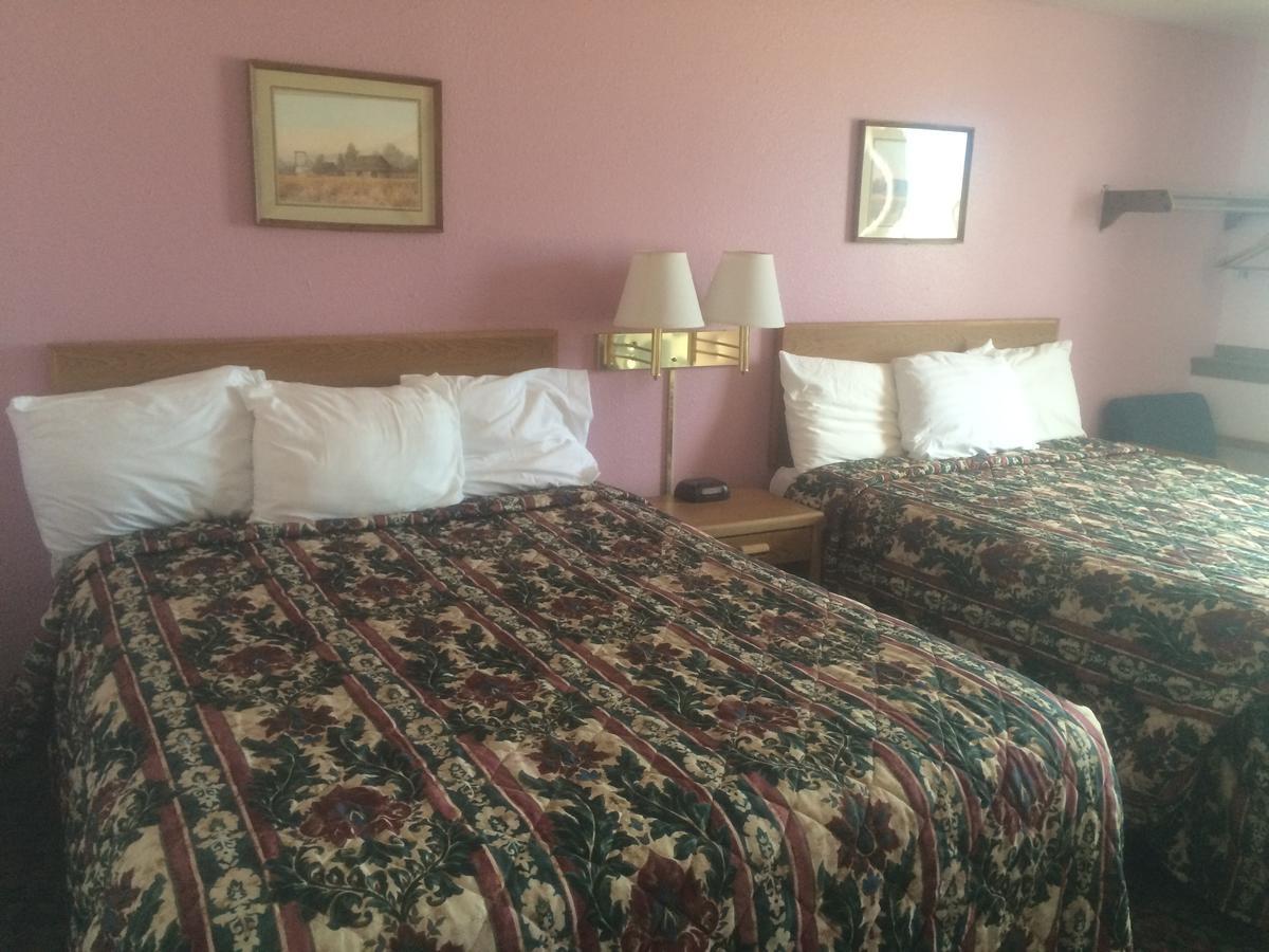 Executive Inn McPherson Екстериор снимка