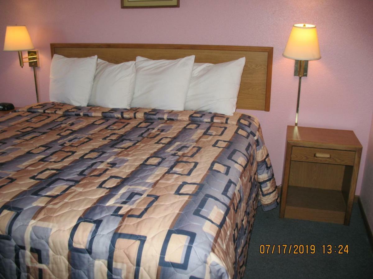 Executive Inn McPherson Екстериор снимка