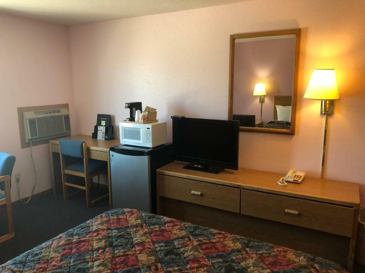 Executive Inn McPherson Екстериор снимка