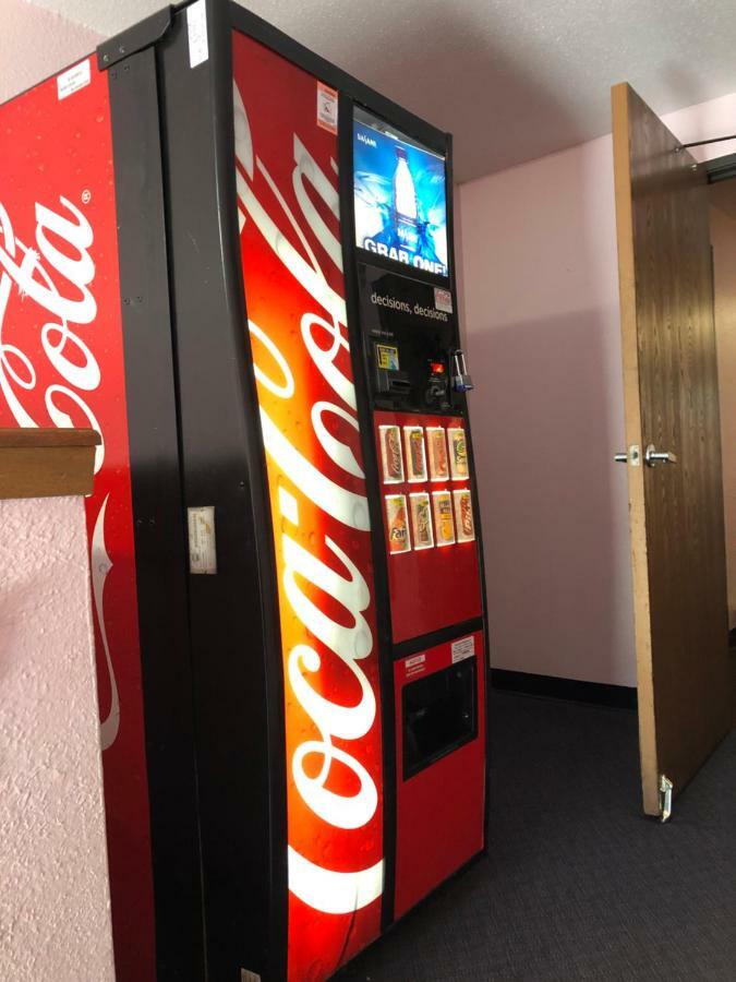 Executive Inn McPherson Екстериор снимка